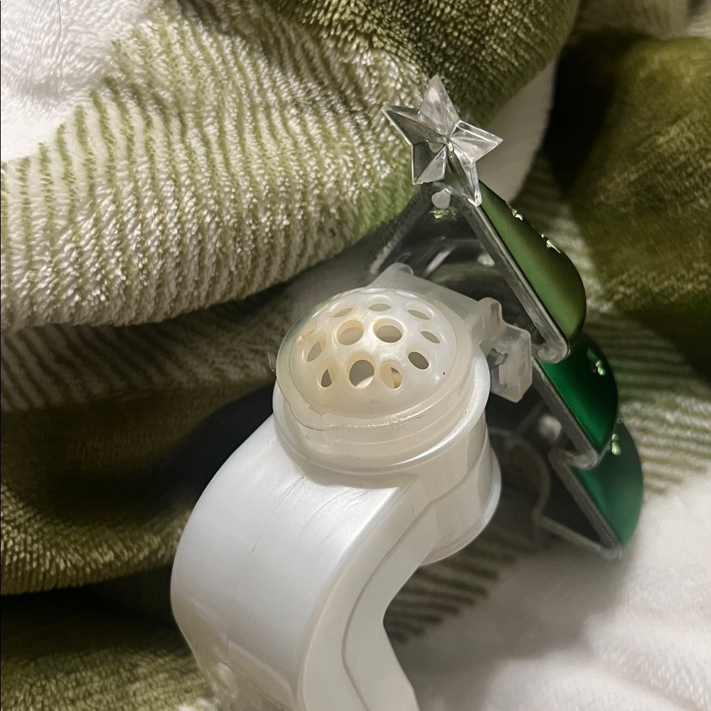 Green Holiday Tree diffuser - Picture 5 of 7